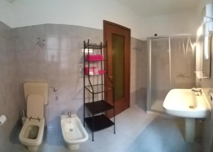 Casa Rosa جيرا لاريو