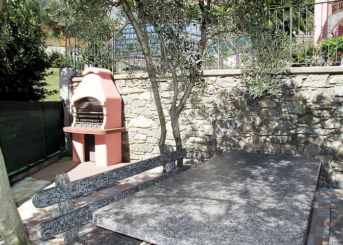 Casa Rosa جيرا لاريو